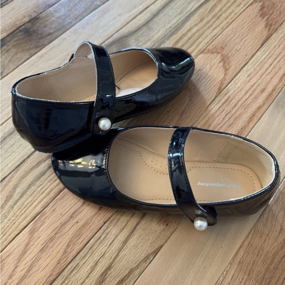 Black Patent Leather Kids Shoes with Pearl Accent size 2